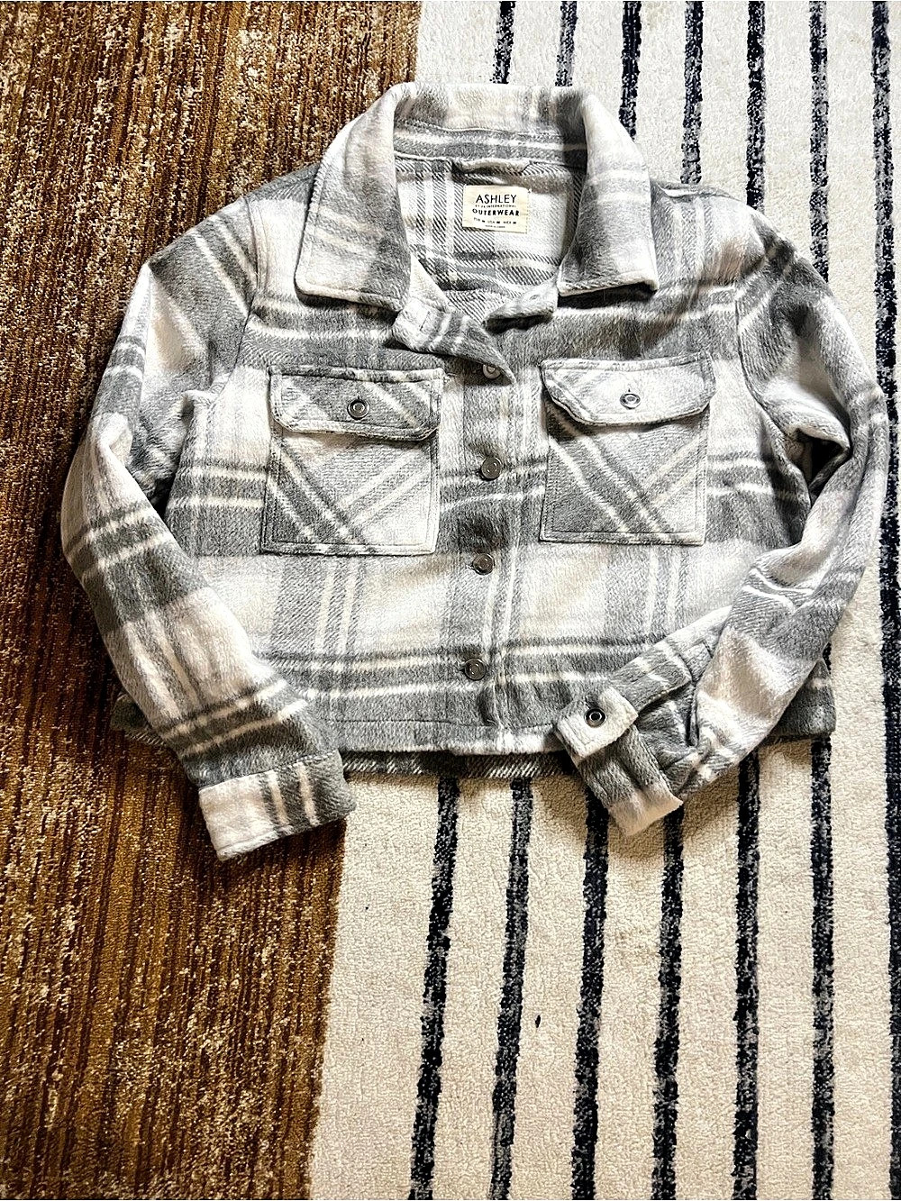 Ashley by 26 International Plaid Cropped Jacket in Gray & White Size Medium